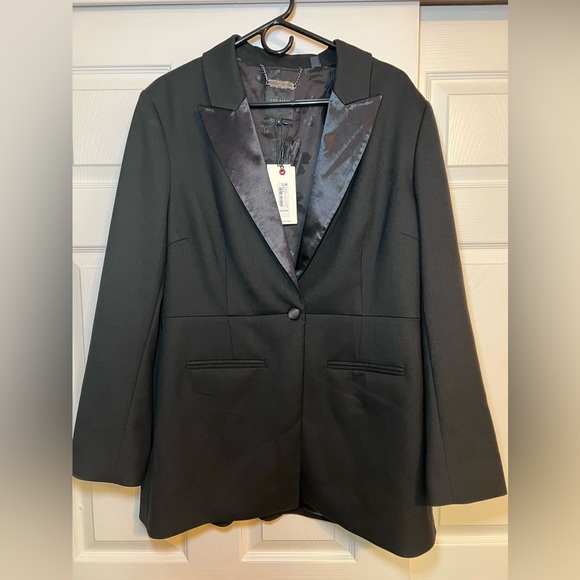 Ted Baker Ariaal Blazer
Size 6
New with tags - Picture 1 of 6